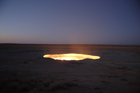 ウズベキスタンにある「地獄へのトビラ」_1.jpg